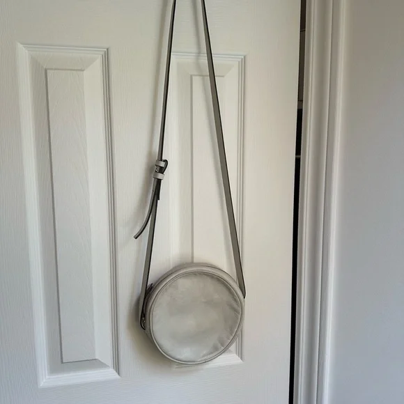 L’INTERVALLE WHITE LEATHER ROUND PURSE - Picture 2 of 7